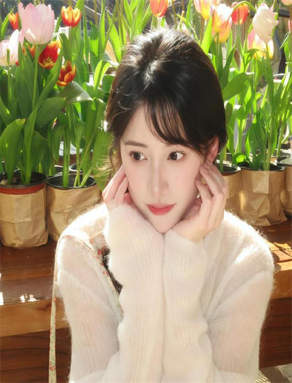 外遇色彩运用解析：色调选择与情绪表达分析